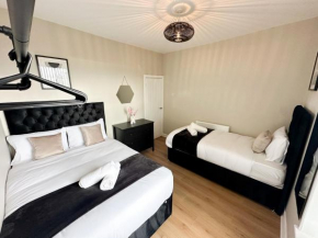 2 Bedroom house 10 mins to City Centre & Albert Dock